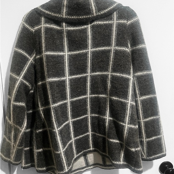 Ellen Tracy Gray and White Cowl Neck Sweater with Turtleneck - Picture 3 of 8